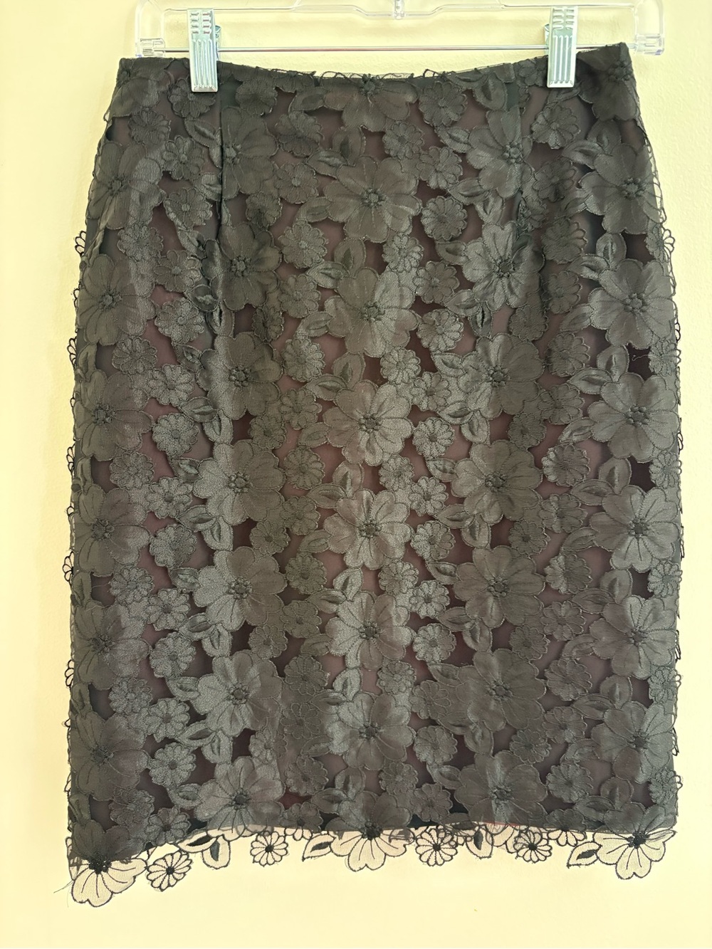 Kay Unger New York‎ Black Floral Lace Pencil Skirt Red Lining Size 4 Cocktail